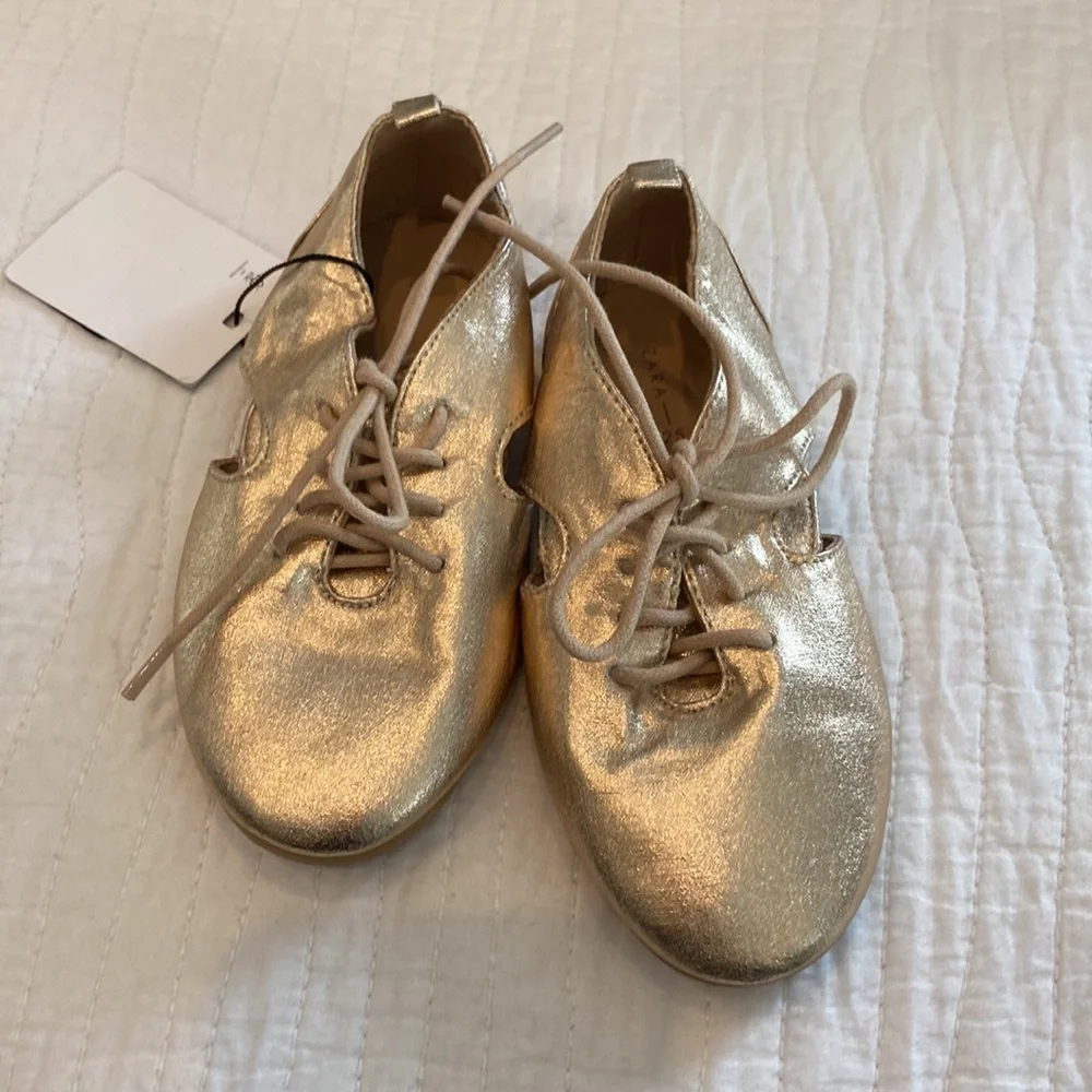 Brand new Zara girls gold adorable baby shoes with laces size 25